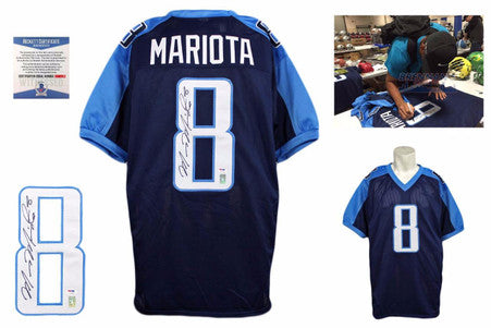 Marcus Mariota Autographed Jersey - Navy - Beckett Authentic